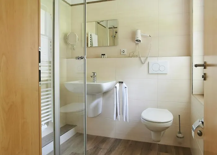 Hotel Restaurant Waldschloesschen 2*